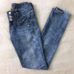Distressed skinny jeans